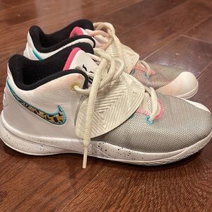 Nike Children's KYRIE FLYTRAP III Shoe Sneakers, Pre-worn, size 3